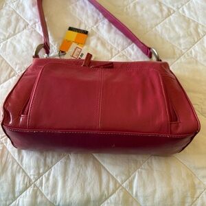 strada leather purse approximately 10 x 7 x 5
New with tags . Pink
